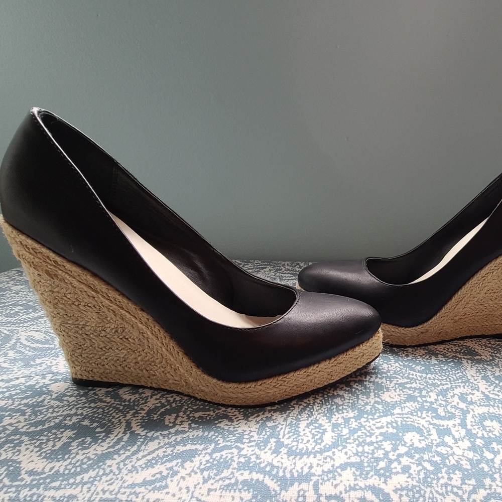 Michael Antonio black.wedge espadrille size 8